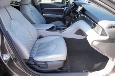 2022 Toyota Camry Hybrid SE