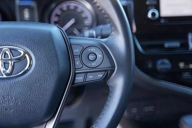 2022 Toyota Camry Hybrid SE