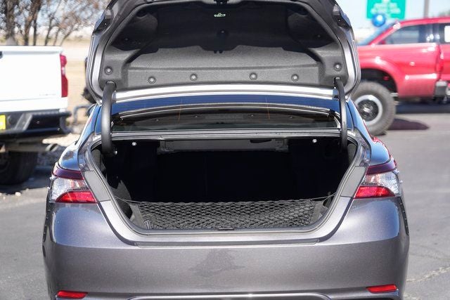 2022 Toyota Camry Hybrid SE