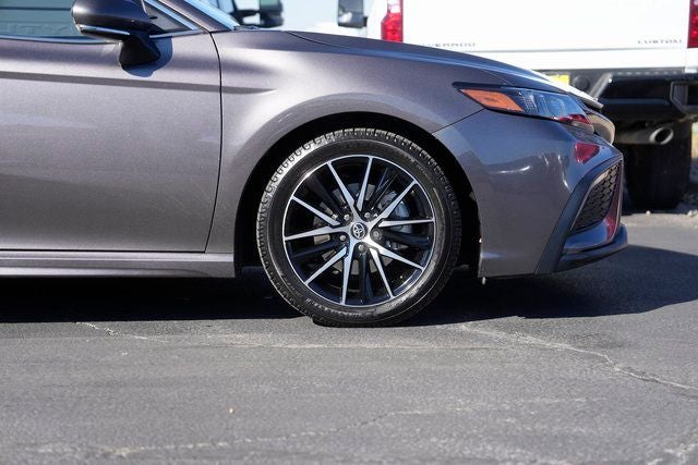 2022 Toyota Camry Hybrid SE