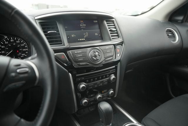 2020 Nissan Pathfinder SV