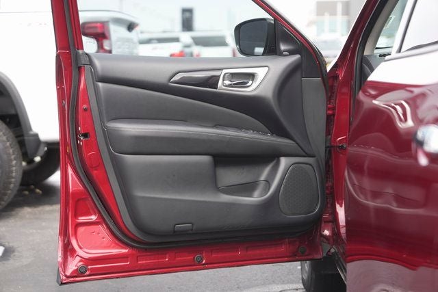 2020 Nissan Pathfinder SV