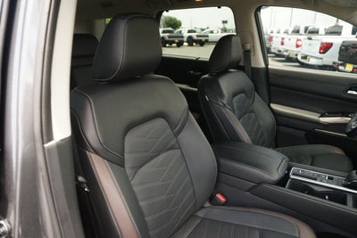 2025 Nissan Pathfinder Platinum