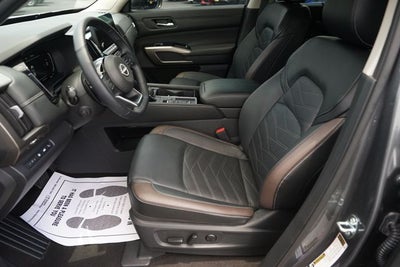 2025 Nissan Pathfinder Platinum