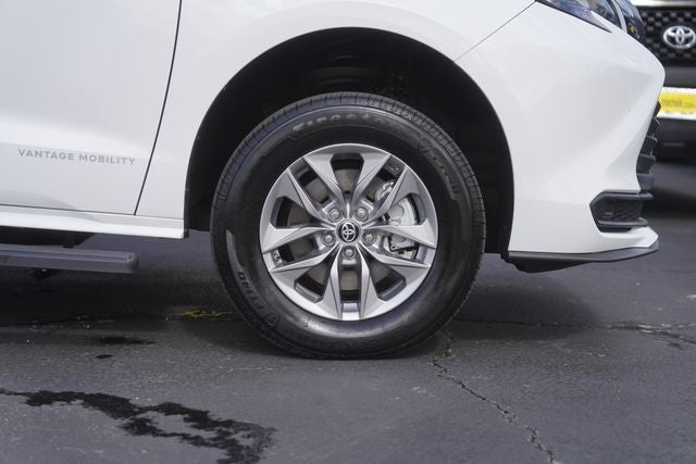 2025 Toyota Sienna LE 8 Passenger