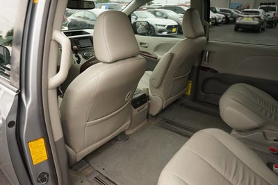 2013 Toyota Sienna XLE 8 Passenger