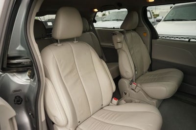 2013 Toyota Sienna XLE 8 Passenger