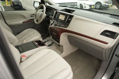 2013 Toyota Sienna XLE 8 Passenger