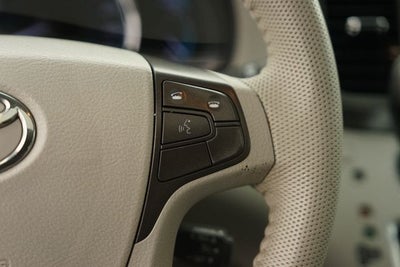 2013 Toyota Sienna XLE 8 Passenger