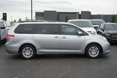 2013 Toyota Sienna XLE 8 Passenger