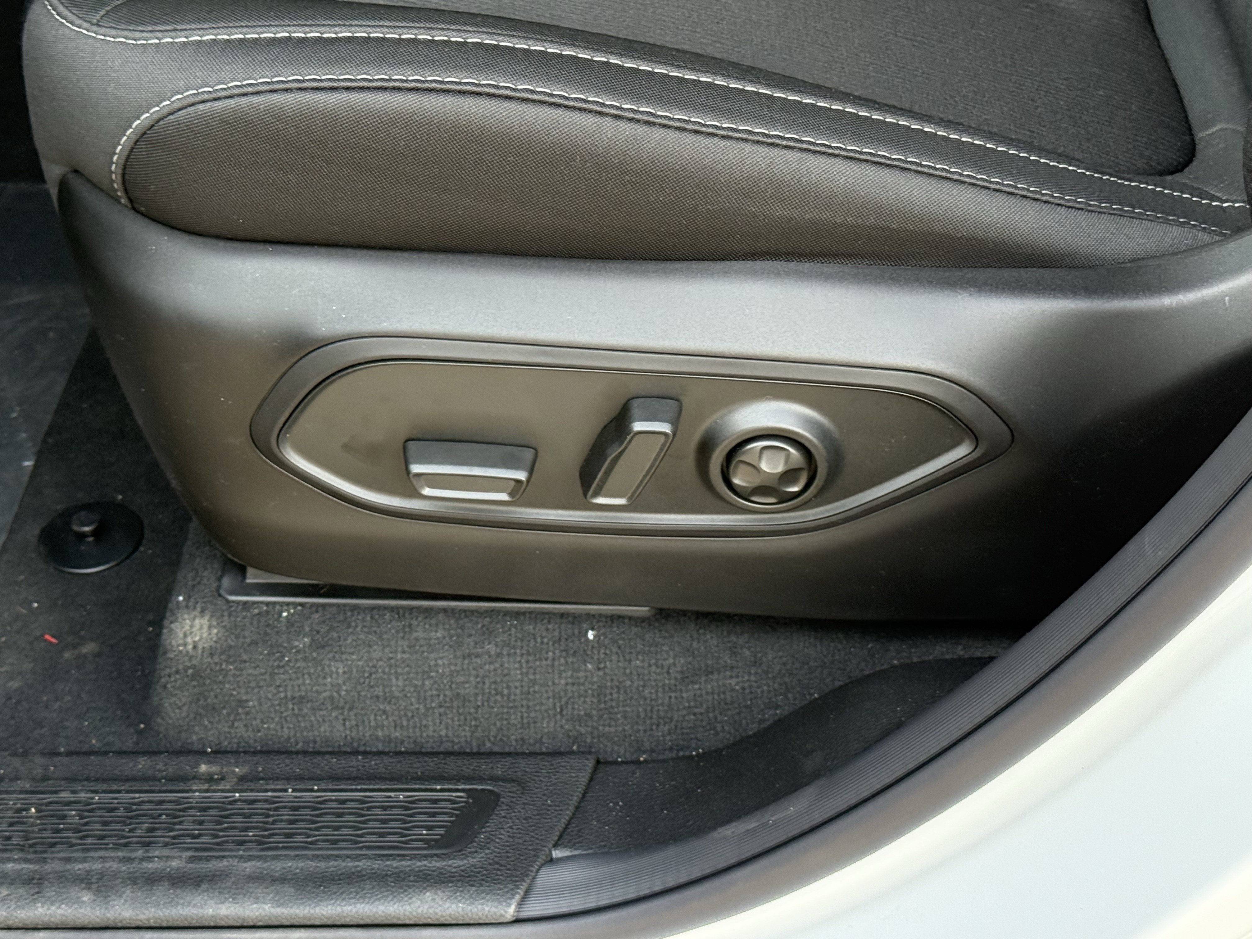 2025 Jeep Grand Cherokee GRAND CHEROKEE LAREDO 4X2