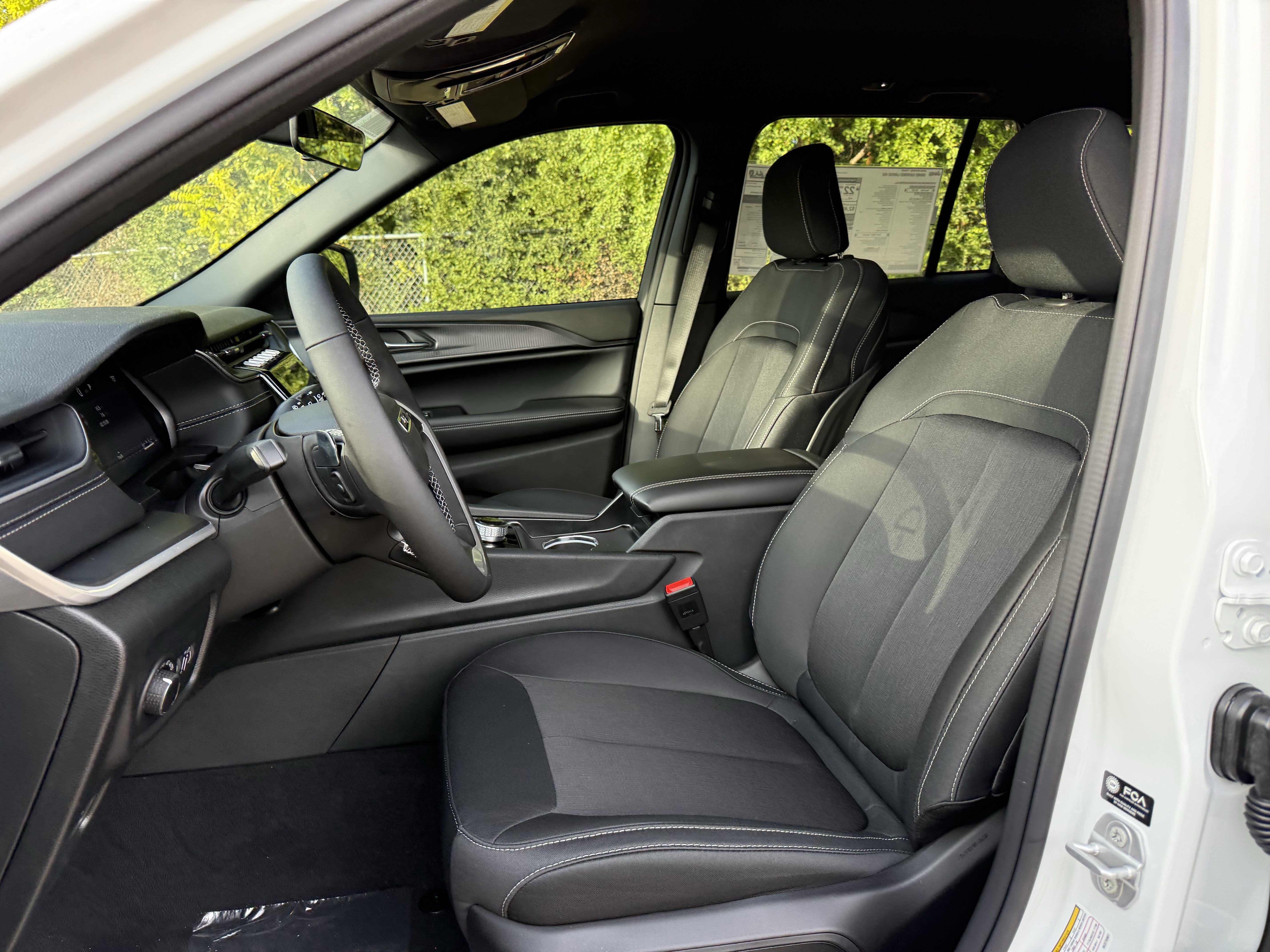 2025 Jeep Grand Cherokee GRAND CHEROKEE LAREDO 4X2