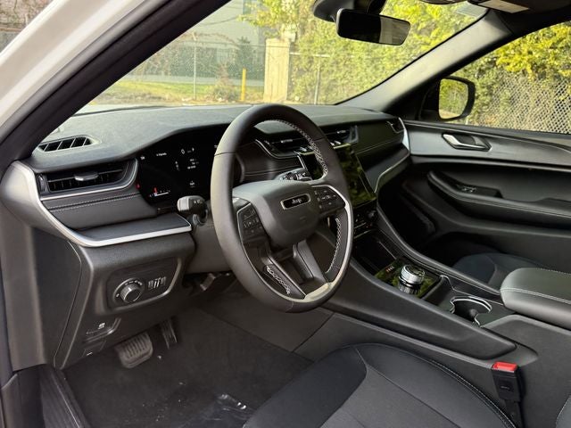 2025 Jeep Grand Cherokee GRAND CHEROKEE LAREDO 4X2