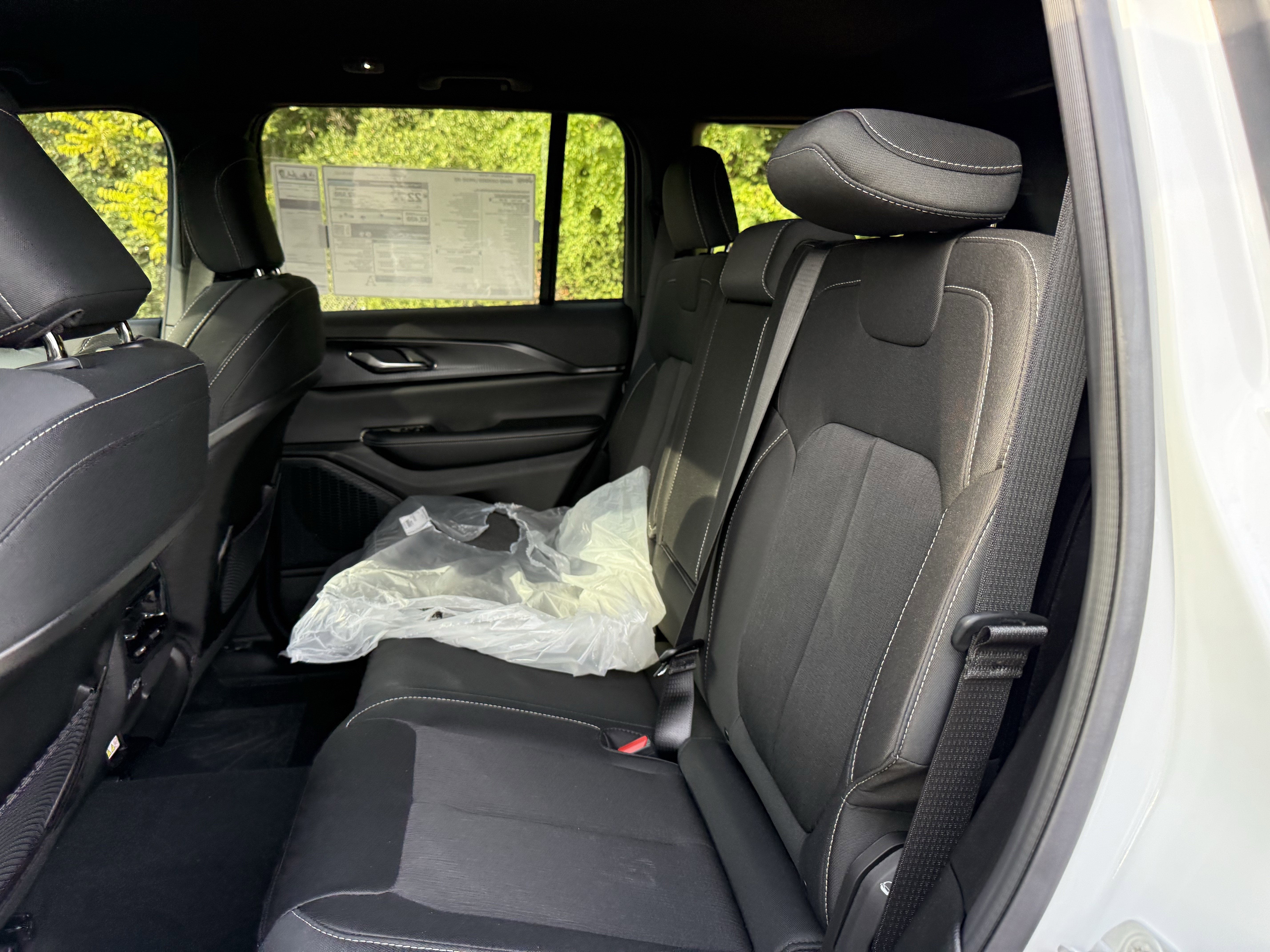 2025 Jeep Grand Cherokee GRAND CHEROKEE LAREDO 4X2