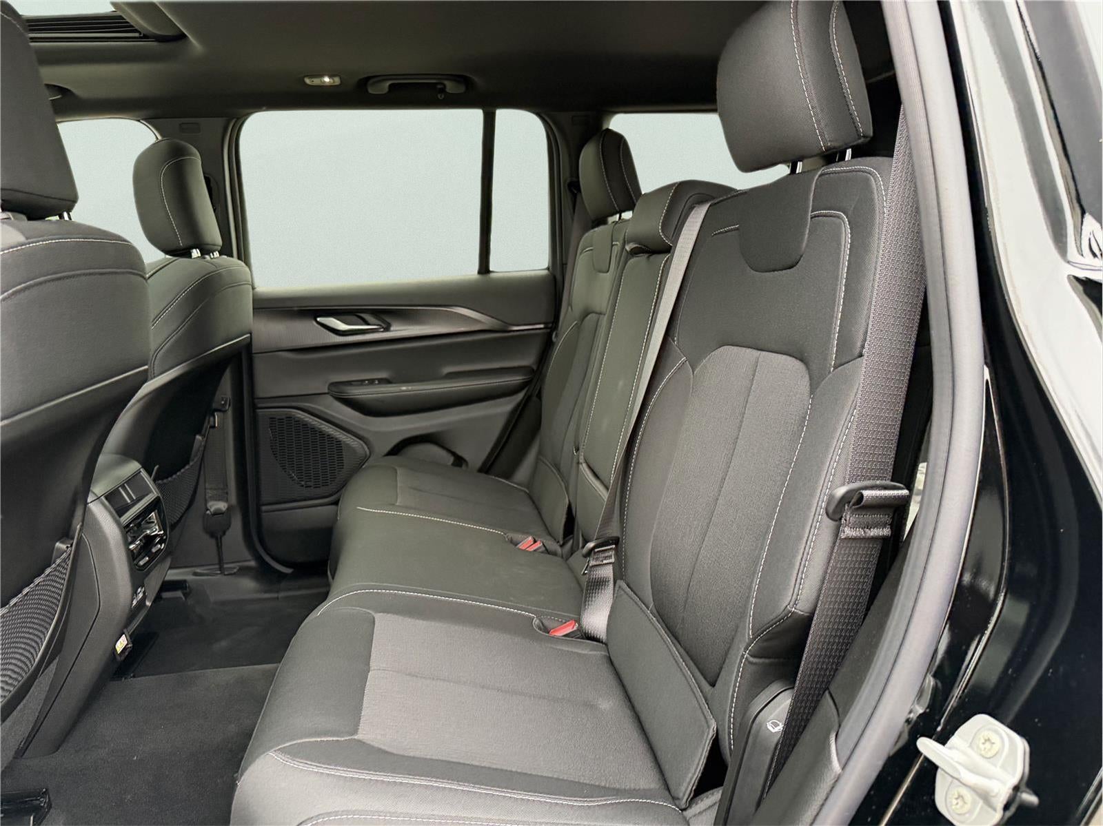 2026 Jeep Grand Cherokee GRAND CHEROKEE LAREDO X 4X2