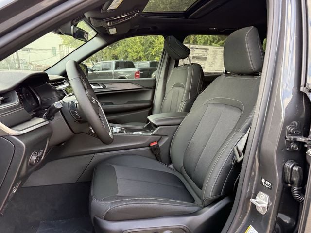 2025 Jeep Grand Cherokee GRAND CHEROKEE LAREDO X 4X2