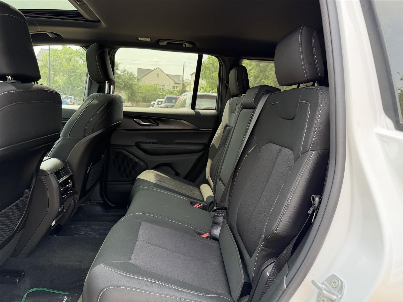 2026 Jeep Grand Cherokee GRAND CHEROKEE LAREDO X 4X2