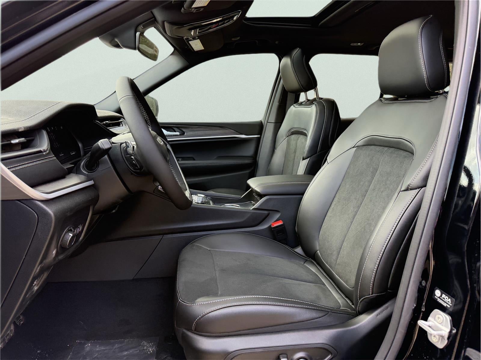 2026 Jeep Grand Cherokee GRAND CHEROKEE LAREDO ALTITUDE 4X2