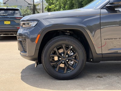 2026 Jeep Grand Cherokee Laredo Altitude