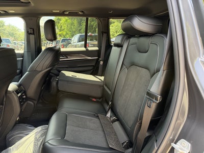 2026 Jeep Grand Cherokee Laredo Altitude