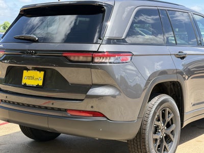 2026 Jeep Grand Cherokee Laredo Altitude