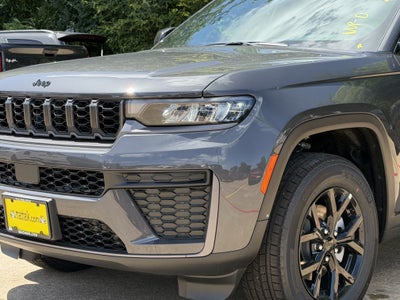 2026 Jeep Grand Cherokee Laredo Altitude