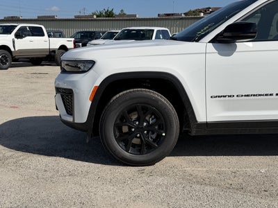 2026 Jeep Grand Cherokee Laredo Altitude