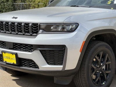2026 Jeep Grand Cherokee Laredo Altitude