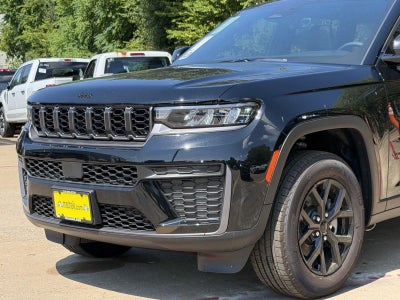 2026 Jeep Grand Cherokee Laredo Altitude