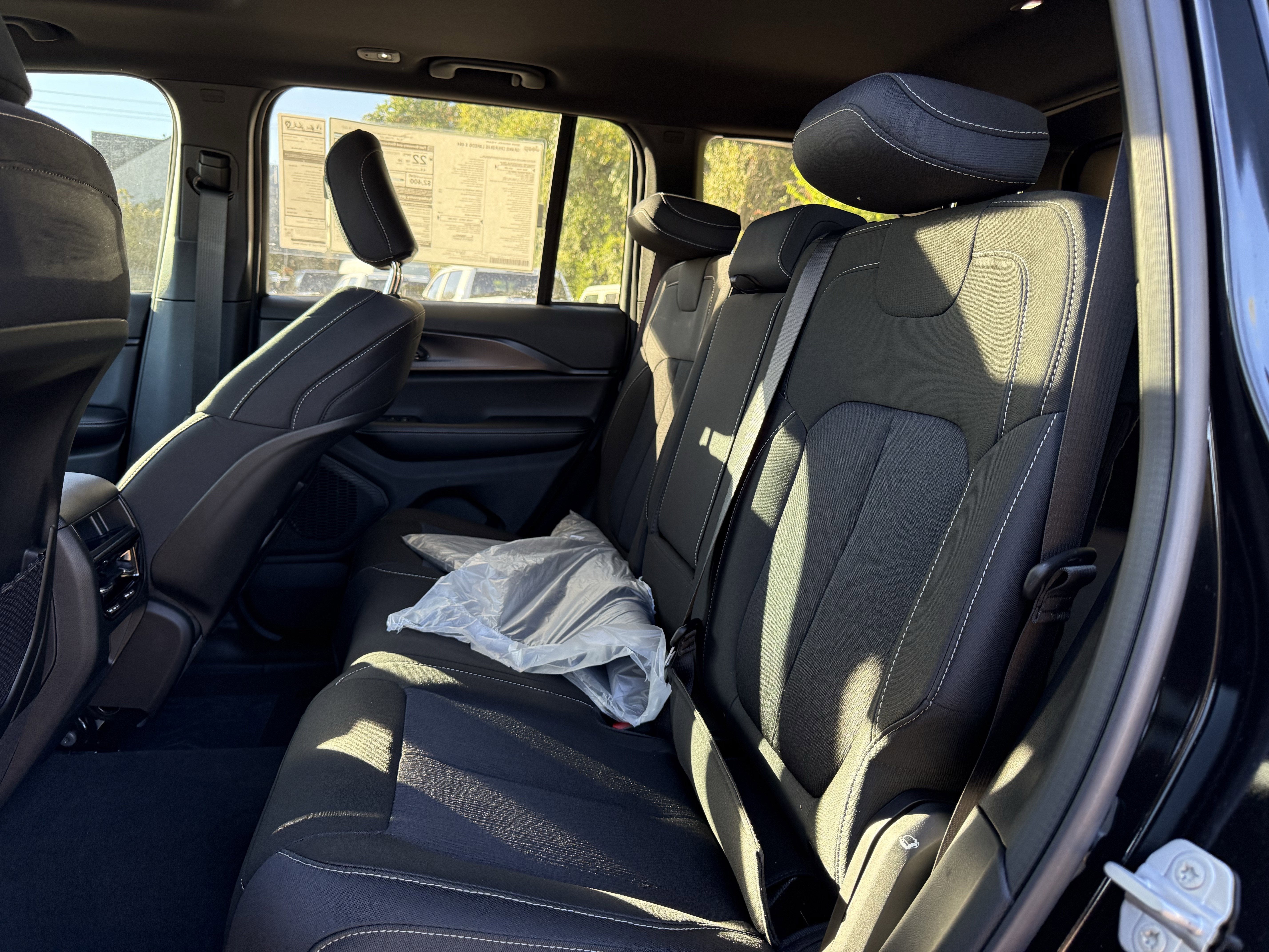 2025 Jeep Grand Cherokee GRAND CHEROKEE LAREDO X 4X4