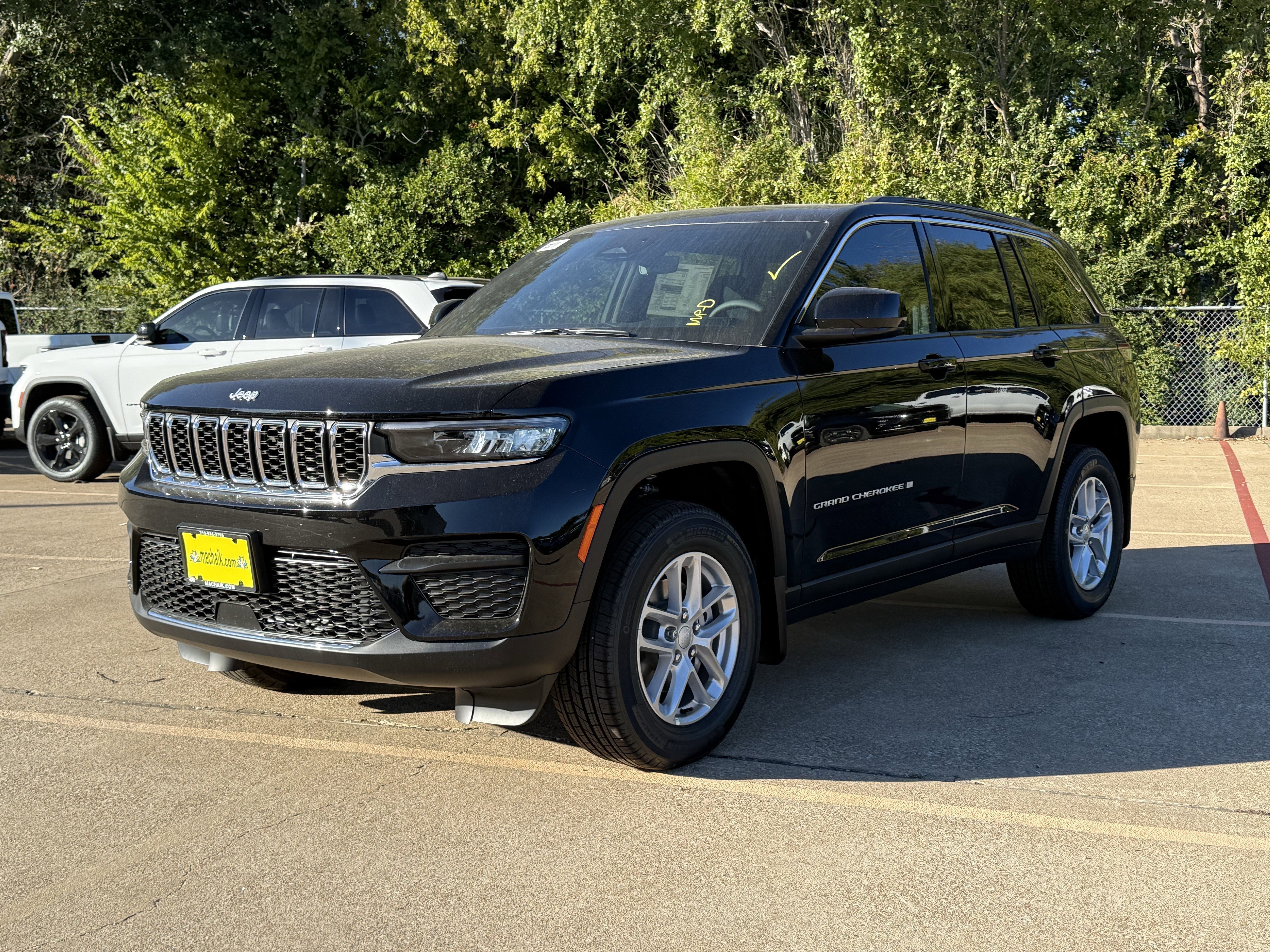 2025 Jeep Grand Cherokee GRAND CHEROKEE LAREDO X 4X4