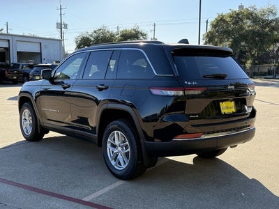 2025 Jeep Grand Cherokee GRAND CHEROKEE LAREDO X 4X4