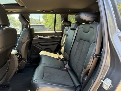 2026 Jeep Grand Cherokee Laredo Altitude