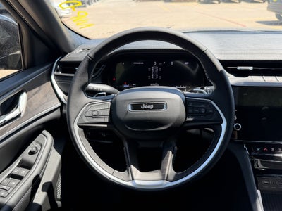 2026 Jeep Grand Cherokee Laredo Altitude