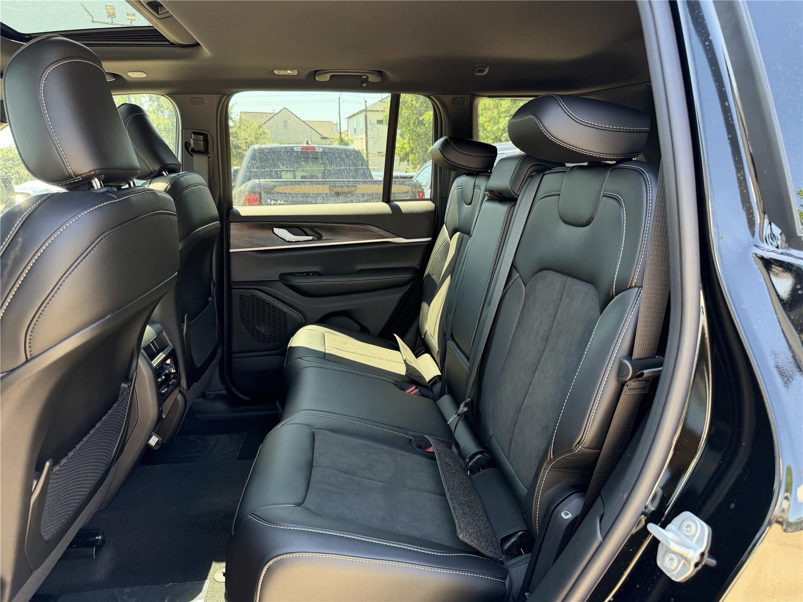 2026 Jeep Grand Cherokee GRAND CHEROKEE LAREDO ALTITUDE 4X4