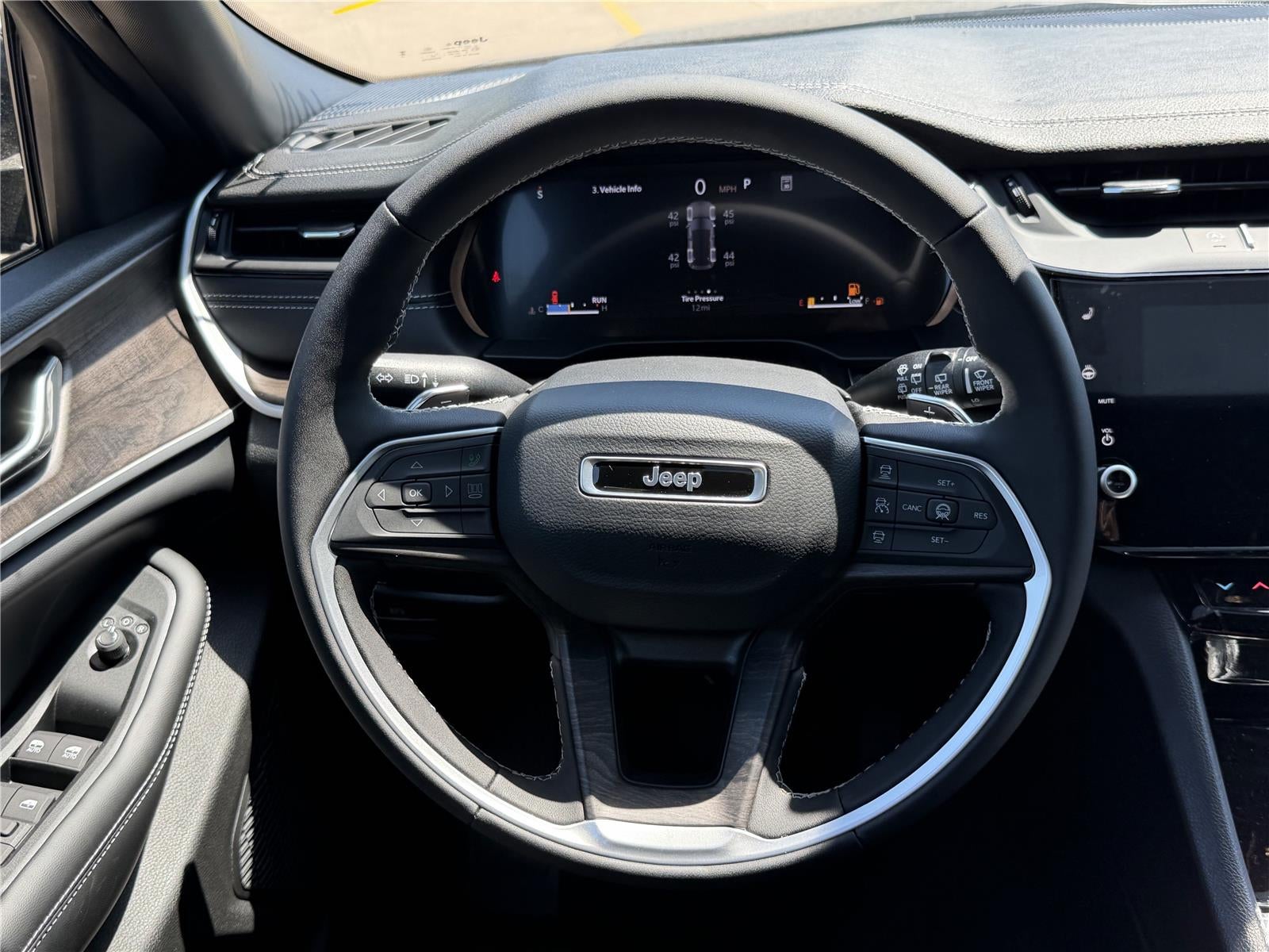 2026 Jeep Grand Cherokee GRAND CHEROKEE LAREDO ALTITUDE 4X4