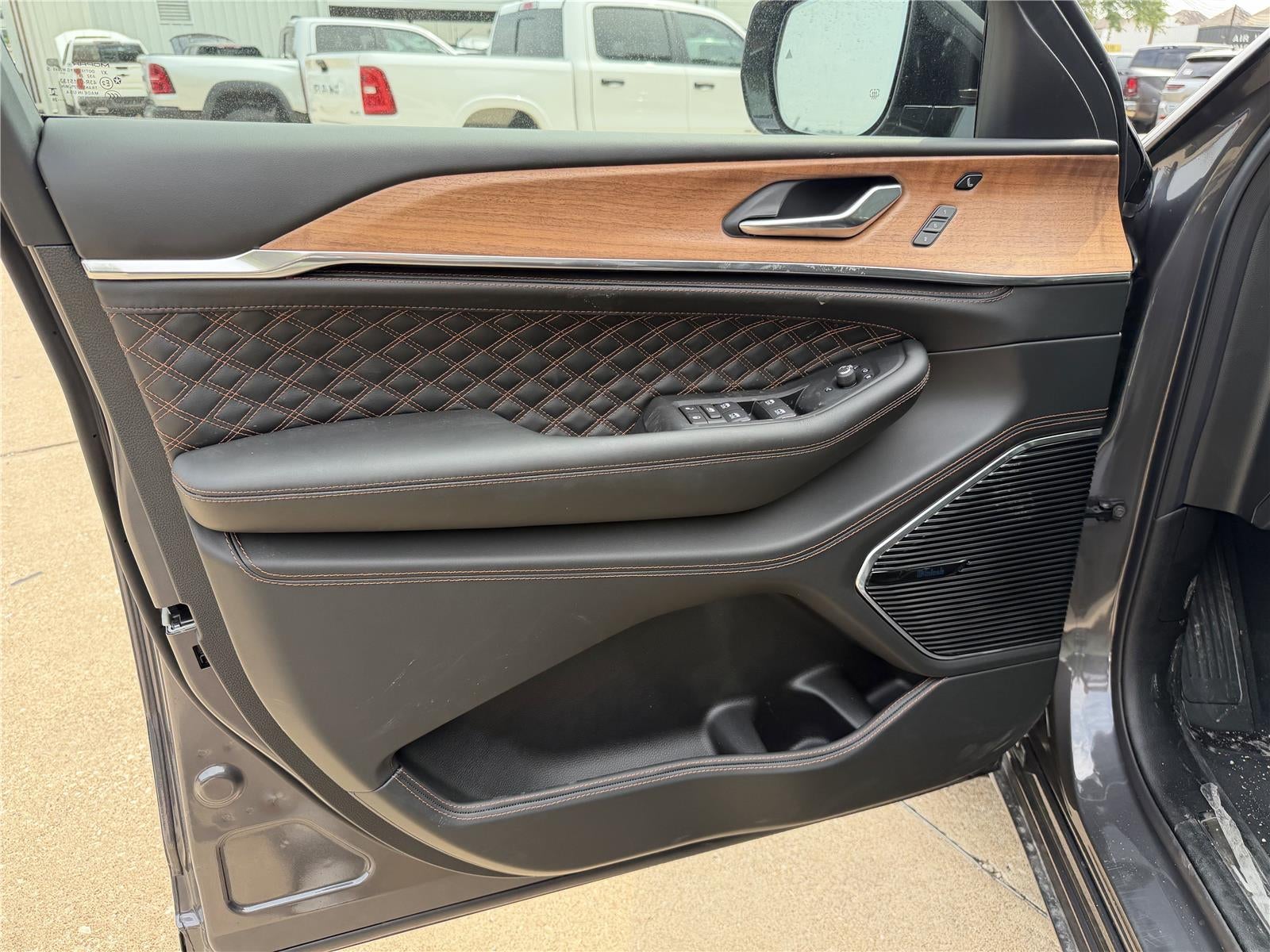 2026 Jeep Grand Cherokee GRAND CHEROKEE SUMMIT 4X4