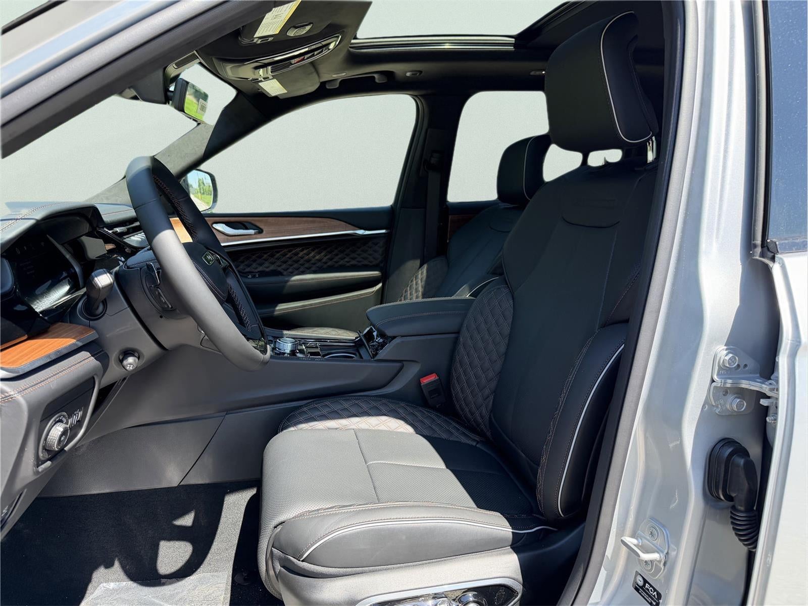 2026 Jeep Grand Cherokee GRAND CHEROKEE SUMMIT 4X4