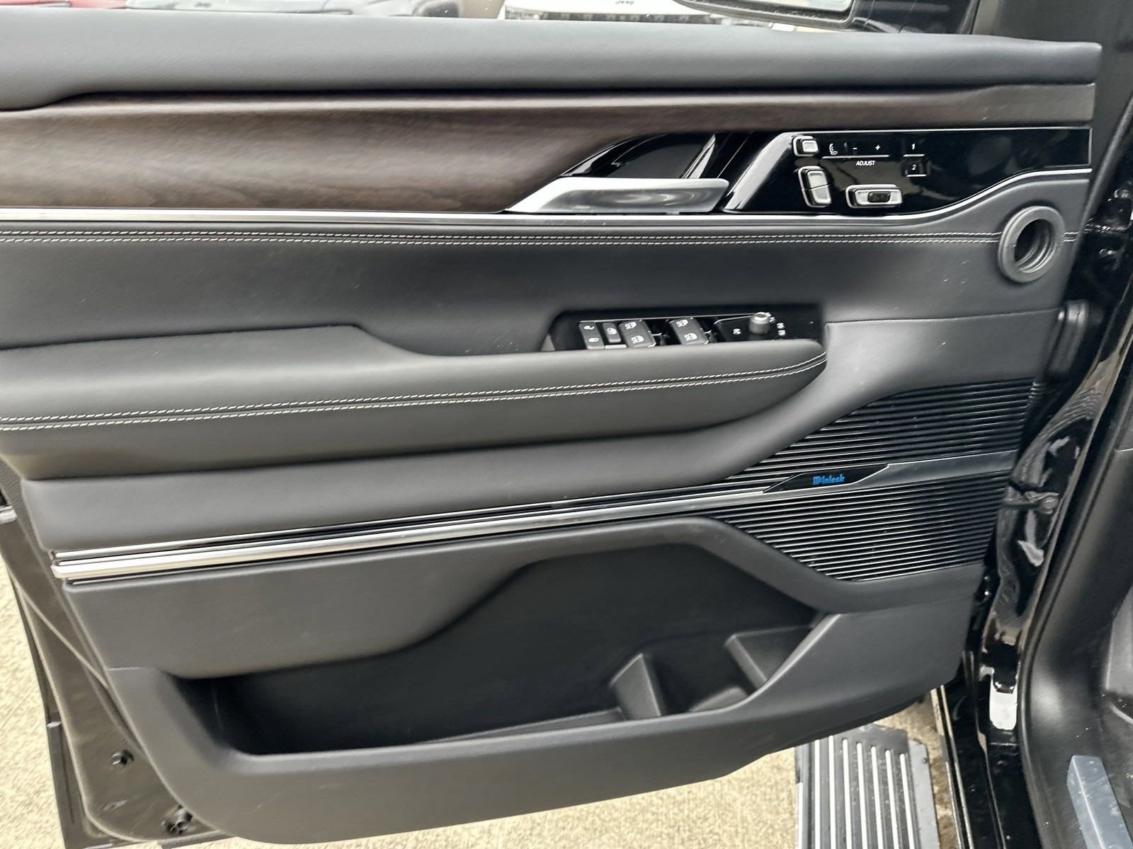 2023 Jeep Grand Wagoneer Series II