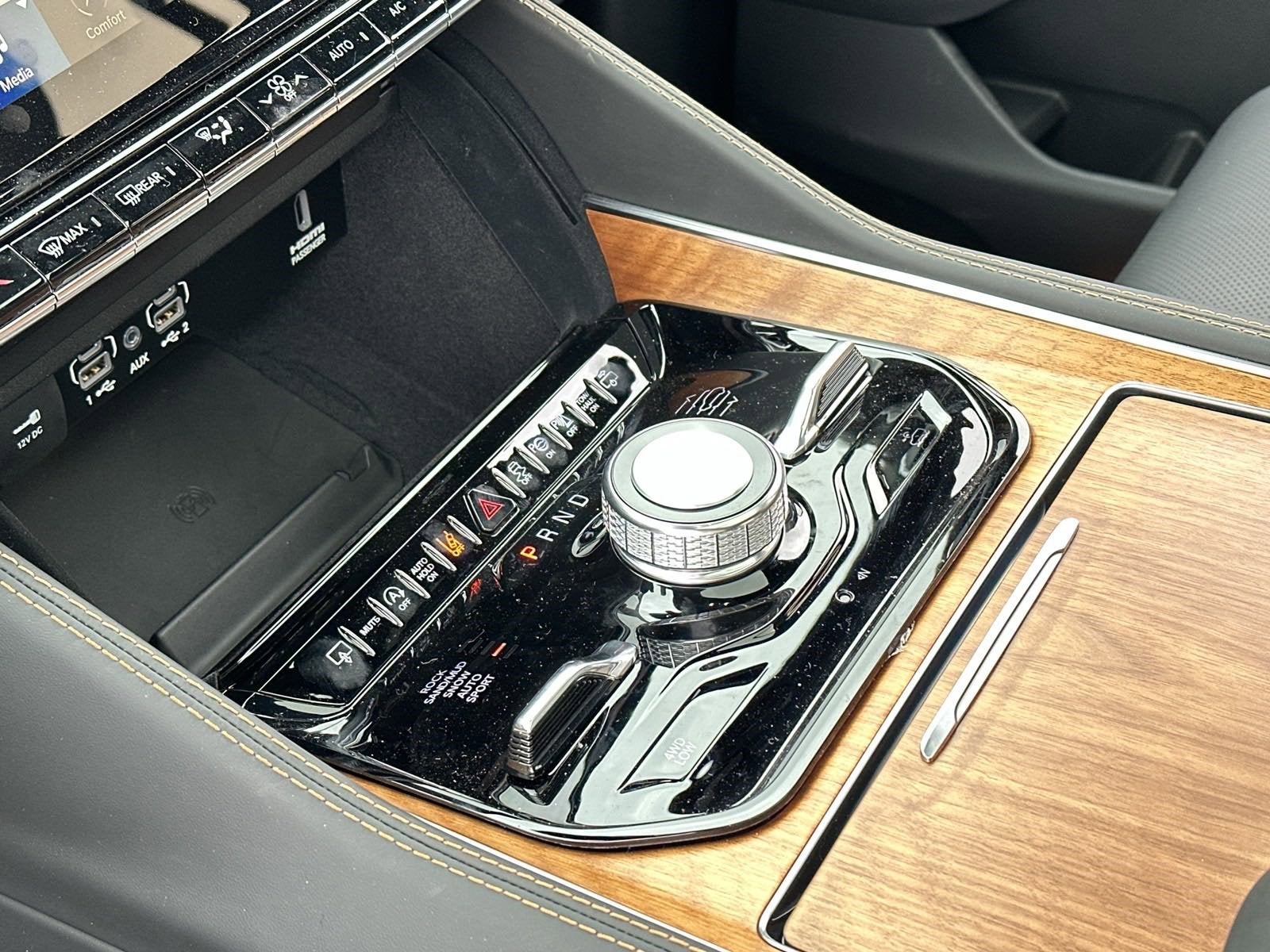 2023 Jeep Grand Wagoneer Series III Obsidian