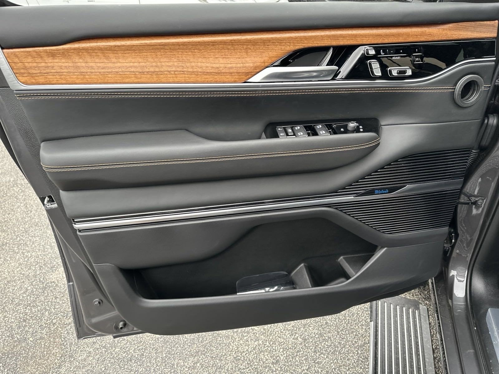 2023 Jeep Grand Wagoneer Series III Obsidian