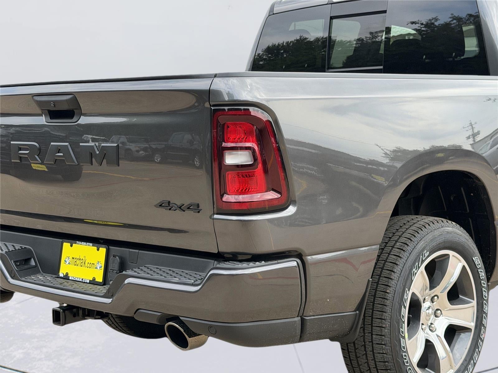 2026 RAM 1500 EXPRESS CREW CAB 4X4 5'7' BOX