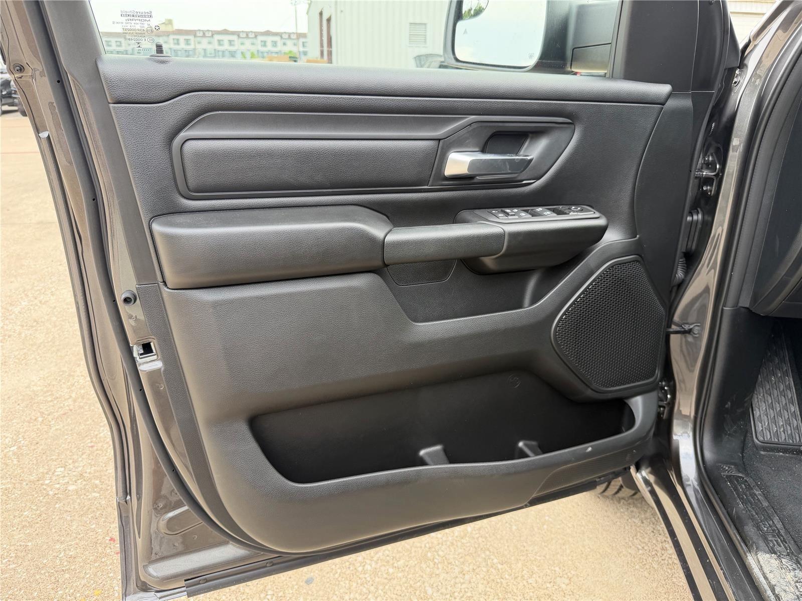 2026 RAM 1500 EXPRESS CREW CAB 4X4 5'7' BOX