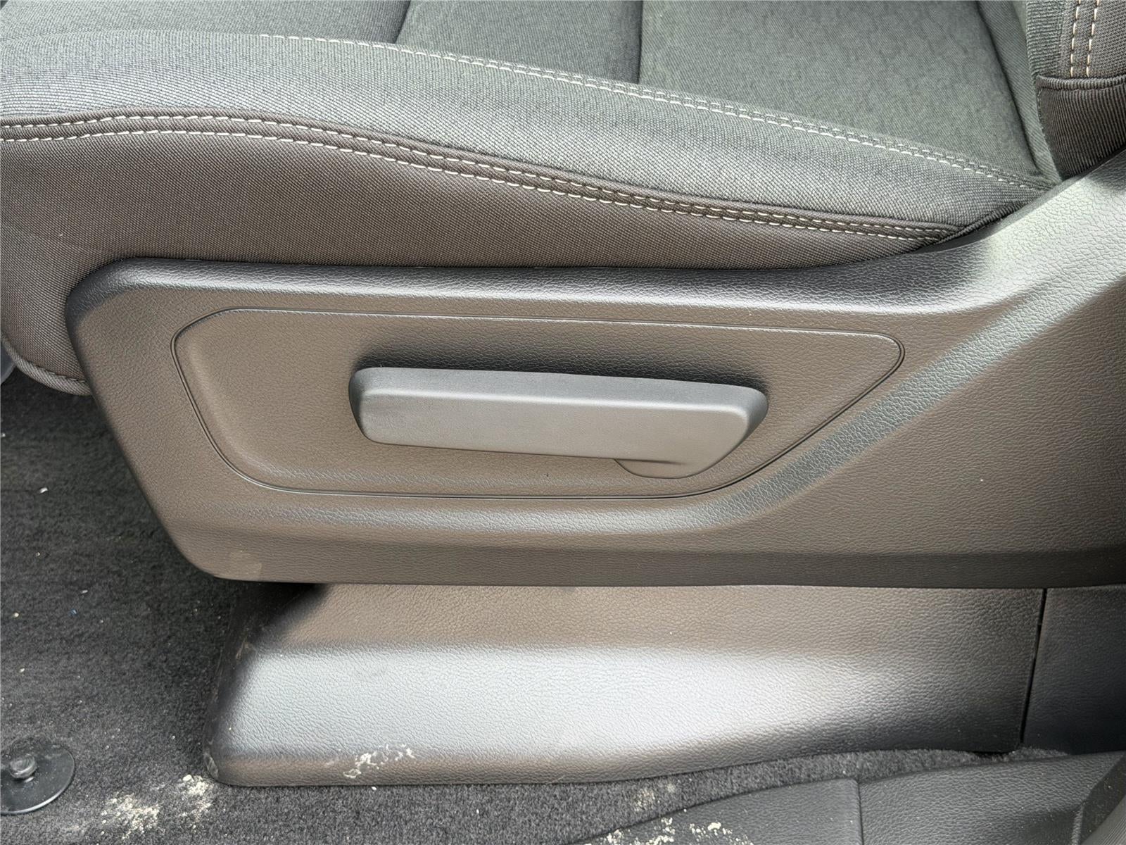 2026 RAM 1500 EXPRESS CREW CAB 4X4 5'7' BOX