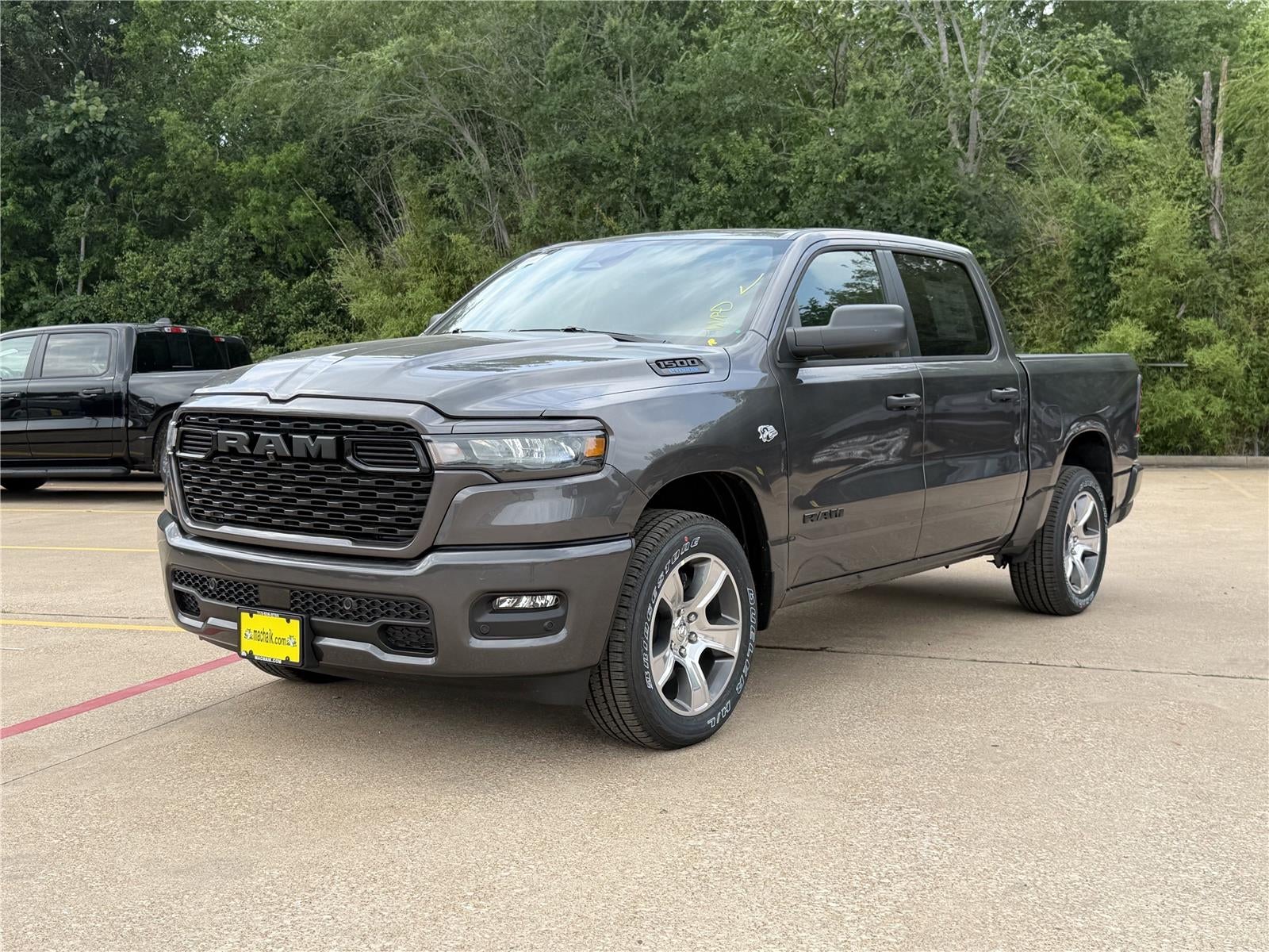 2026 RAM 1500 EXPRESS CREW CAB 4X4 5'7' BOX