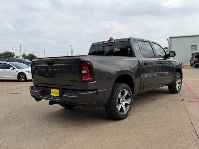 2026 RAM 1500 EXPRESS CREW CAB 4X4 5'7' BOX