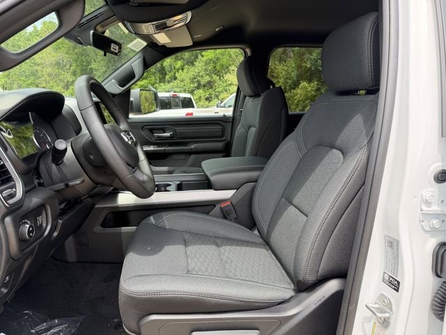 2026 RAM 1500 EXPRESS CREW CAB 4X4 5'7' BOX