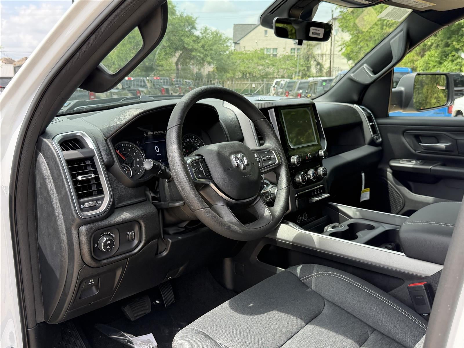 2026 RAM 1500 EXPRESS CREW CAB 4X4 5'7' BOX