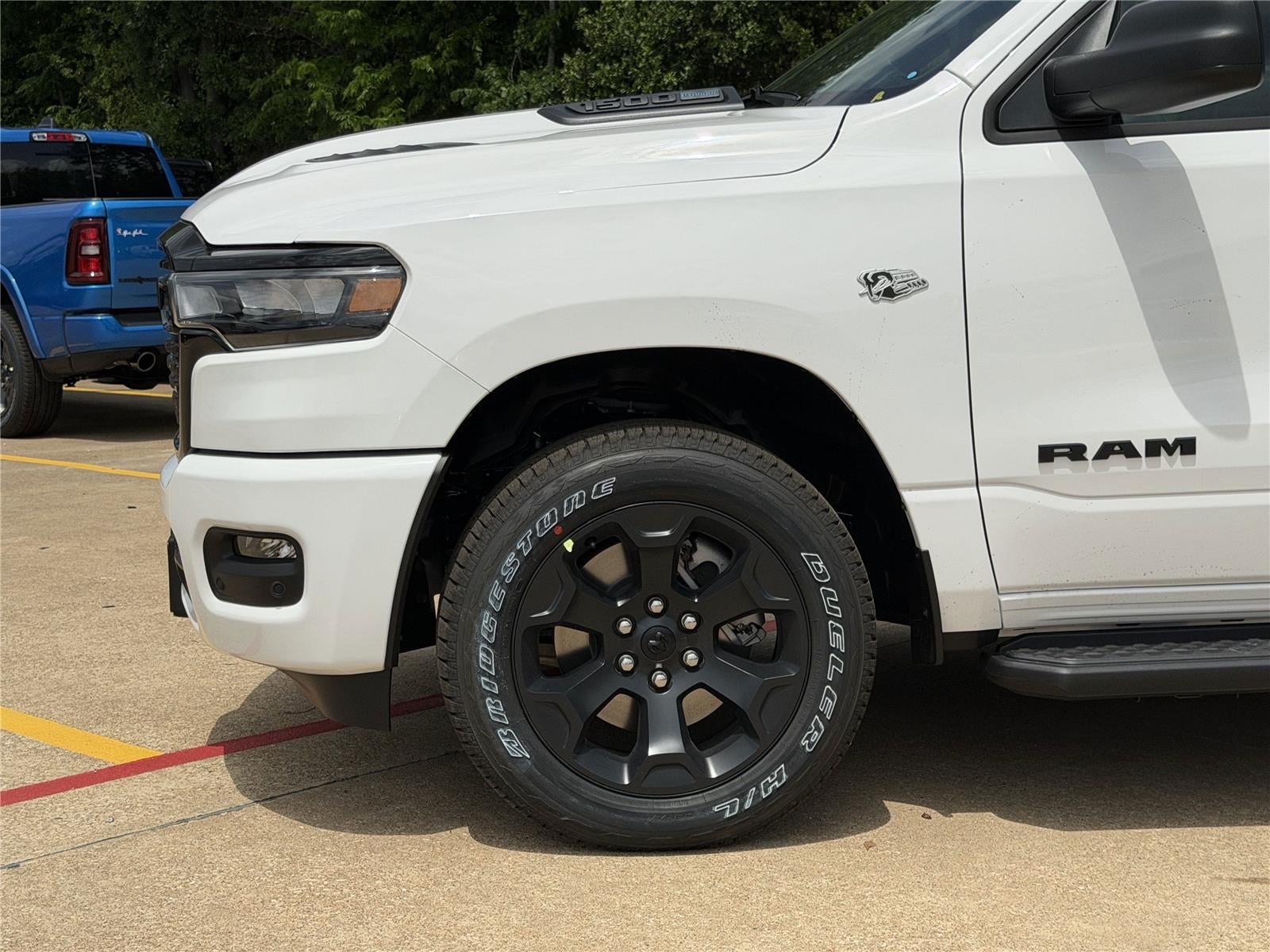 2026 RAM 1500 EXPRESS CREW CAB 4X4 5'7' BOX