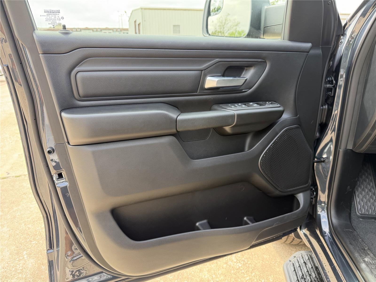 2026 RAM 1500 EXPRESS CREW CAB 4X4 5'7' BOX